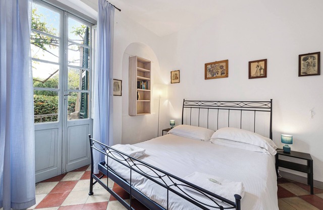 Pet-Friendly Apartment Monolocale Isotta with Mountain View, Balcony & Wi-Fi