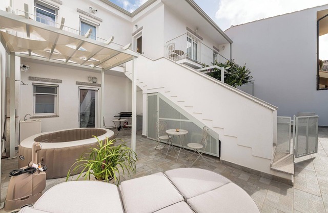 Pet-Friendly Apartment 'La Casa dei Naviganti' with Courtyard, Jacuzzi & Wi-Fi
