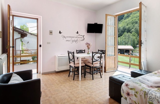 Pet-Friendly Apartment with Mountain View, Shared Pool & Wi-Fi