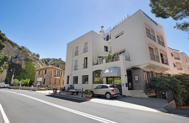 Pet-Friendly Apartment "7 Mehari" with Balcony & Wi-Fi