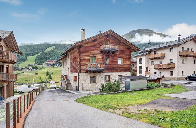 Pet-Friendly Apartment "Castagne Baitel li Pigna" with Mountain View