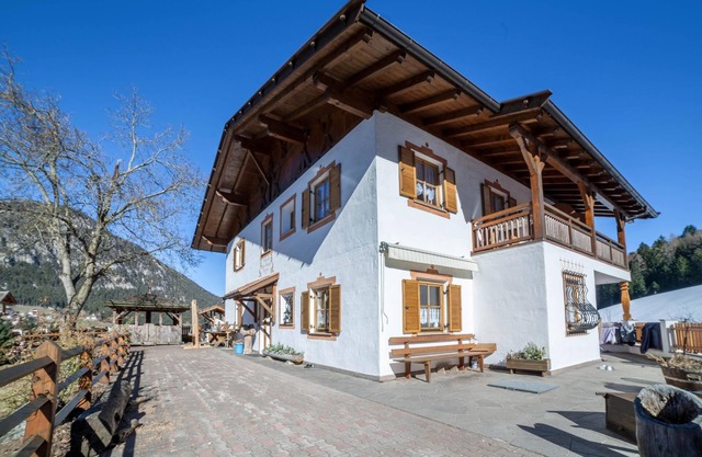 Pet-Friendly Apartment Urlaub auf dem Bauernhof in Gfrill with Mountain View
