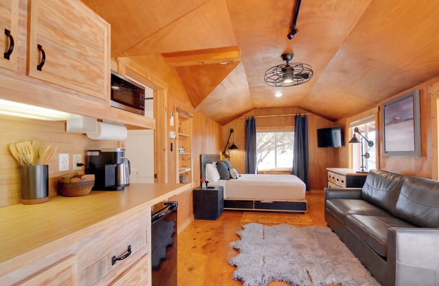 Pet-Friendly Apple Valley Getaway w/Fire Pit!