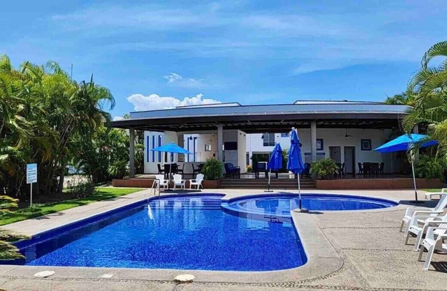 Pet-friendly | BBQ | Pool | 10min awat from beach