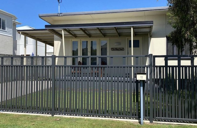 Pet friendly beach shack in the heart of Cotton Tree