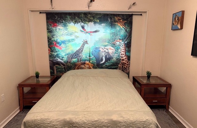 Pet friendly, Big Backyard for Kids or Pets, 20 minutes to Playalinda Beach!