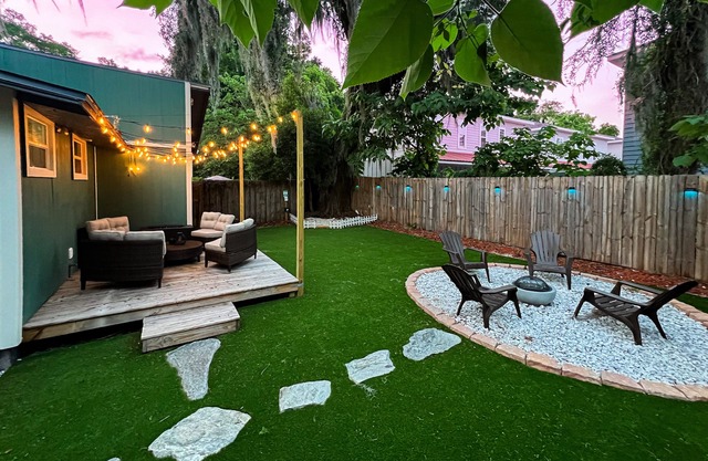 Pet-Friendly Bungalow - Close to UF & Downtown!