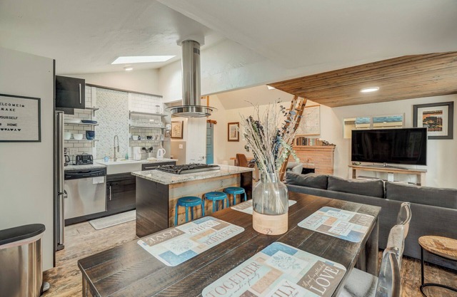 Pet Friendly Centrally Located Home With Yard!