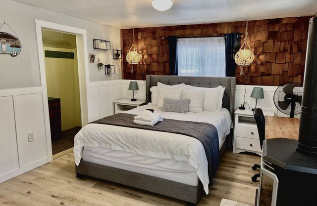 Pet-Friendly Cottage | W/D | Near Lake & Ski!