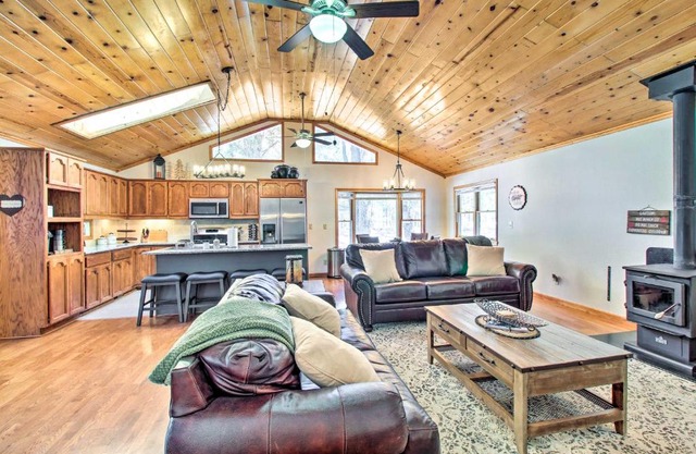 Pet-Friendly Cabin in Pinetop-Lakeside!