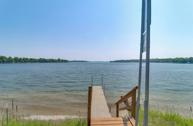 Pet-Friendly Cabin w/Lake Access & Patio in Dent