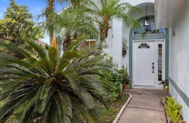 Pet Friendly!✰ Charming home with big patio!