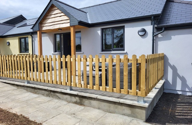 Pet Friendly Cottage with Sea Views