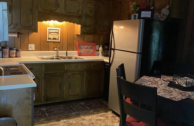 PET FRIENDLY!! Cozy home for quiet vacation!