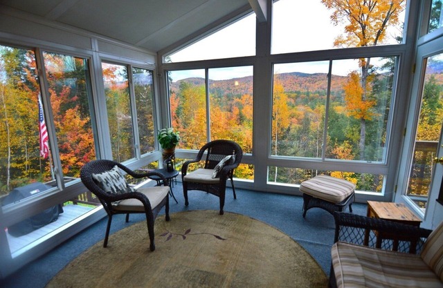 Pet Friendly Deluxe White Mountain Private Retreat for a memorable family vacation! (WV68T)