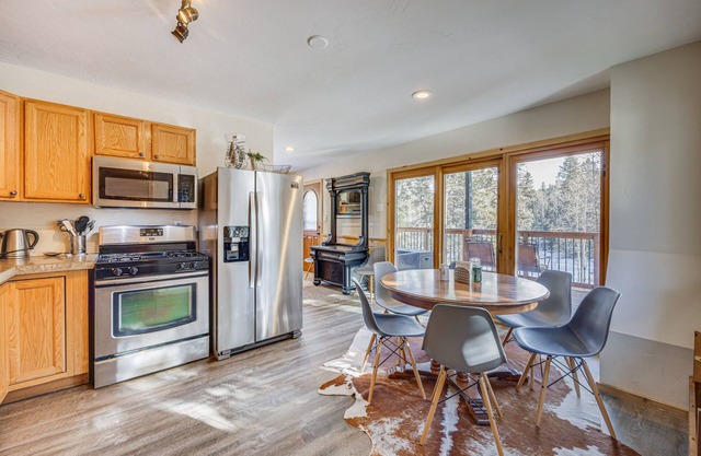 Pet-Friendly Florissant Cabin w/Fire Pit!