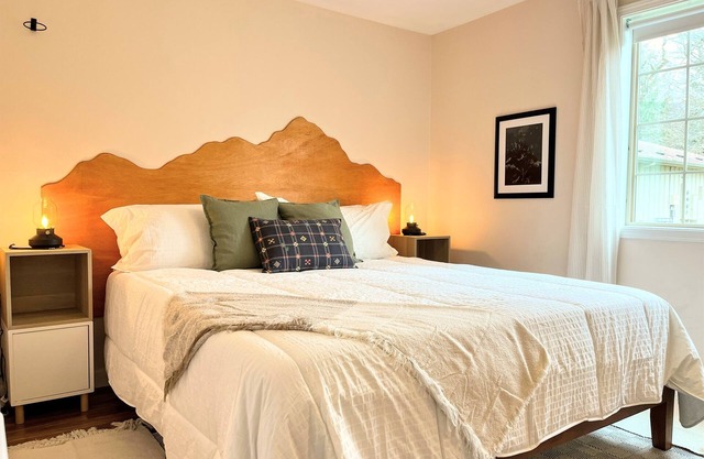Pet Friendly Getaway Apt w/Office @ Beacon Rock