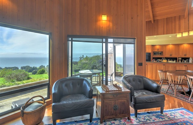 Pet Friendly, Hillside home with sweeping ocean views