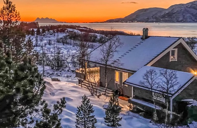 Pet Friendly Home In Hol I Tjeldsund