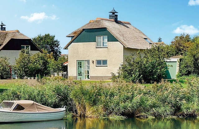 Pet friendly home in Makkum with sauna