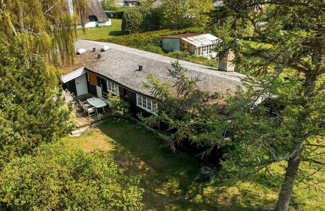 Pet friendly home in Samsø with kitchen