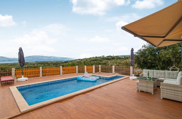 Pet friendly home in Skrip with kitchen