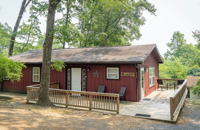 Pet friendly home just minutes from the river and a short drive to Luray Caverns