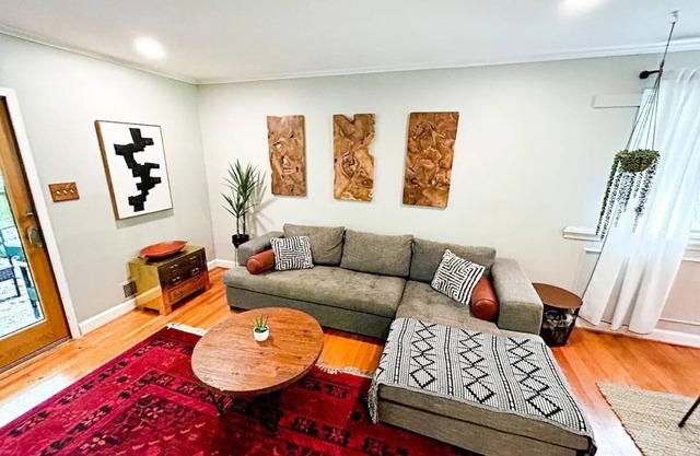 Pet-friendly Home w/Fenced-in yard, Doggie-Door, Deck, and Grill