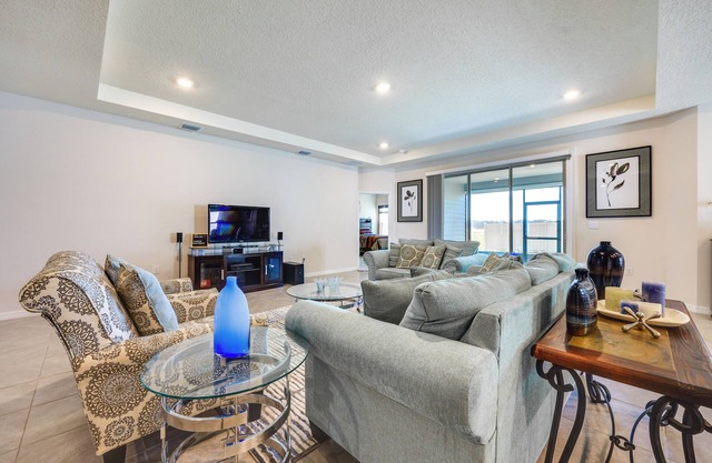 Pet-Friendly Home w/Screened Patio in Newberry!