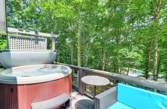 Pet-Friendly Home w/Hot Tub in Blue Ridge!