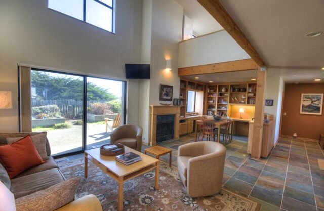 Pet friendly home with enclosed patio and walking distance to bluff trail