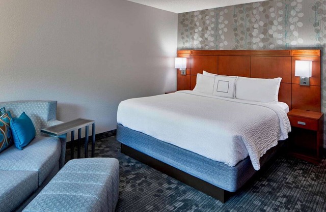 Pet-friendly Hotel near Raleigh-Durham International Airport with Free Shuttle!