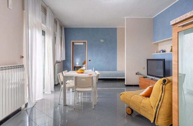 Pet-Friendly Holiday Home "A casa di Pietro Sei" with Sea View, Garden & Wi-Fi