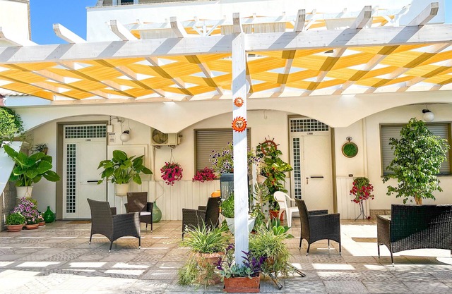 Pet-Friendly Holiday Home "A casa di Pietro Tre" with Sea View, Garden & Wi-Fi