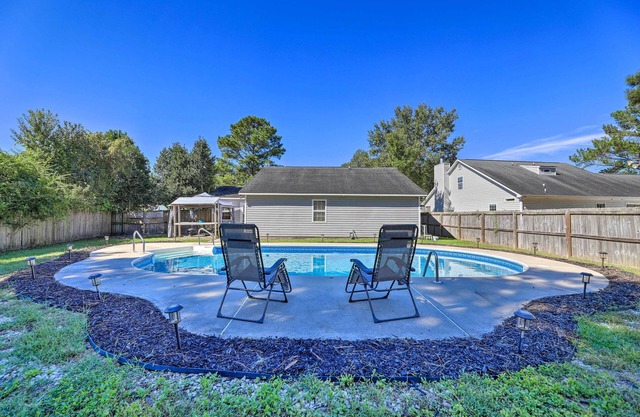 Pet-Friendly Jacksonville Home w/Fenced Yard