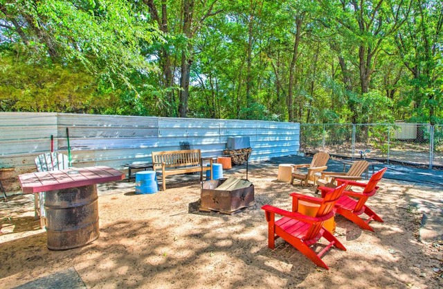 Pet-Friendly Kingston Getaway with Boat Dock!