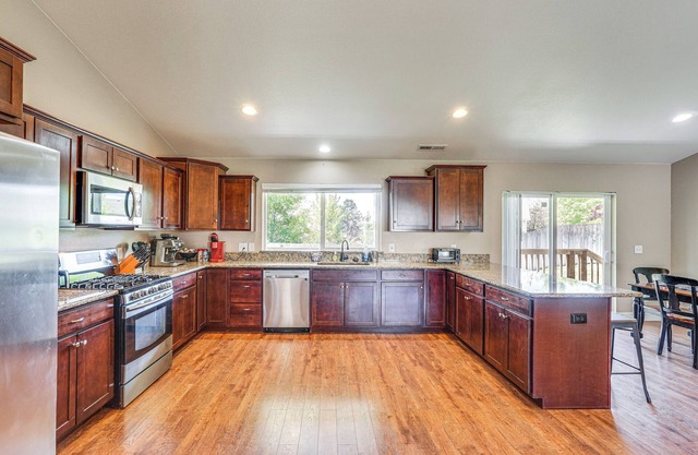 Pet-Friendly Klamath Falls Home w/ Private Yard!