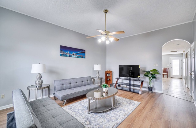Pet-Friendly Knoxville Retreat w/Deck + Gas Grill