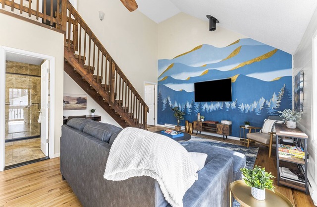 Pet Friendly Modern Poconos Home! Hot Tub, Cozy Woodlands!