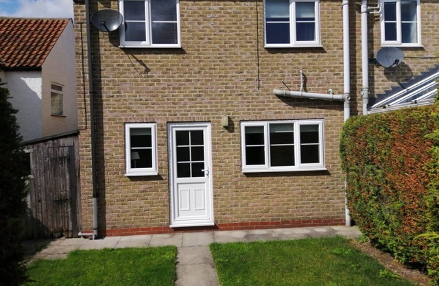 Pet friendly mews house in Central village location close to Cave Castle