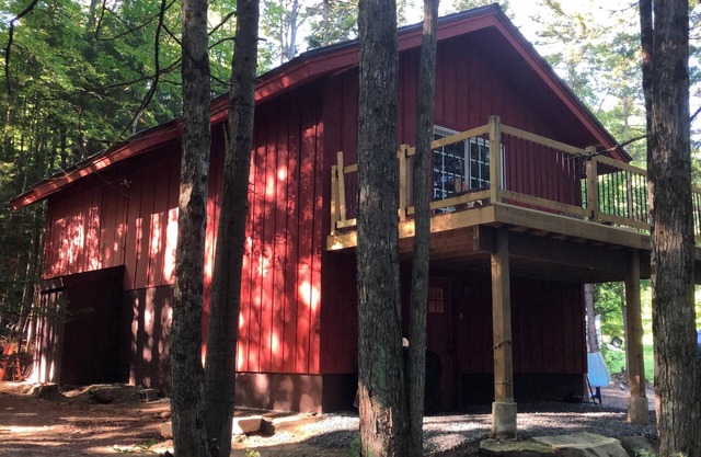 Pet friendly, near skiing, hiking , 3 bedroom, 2 baths, 4 beds.