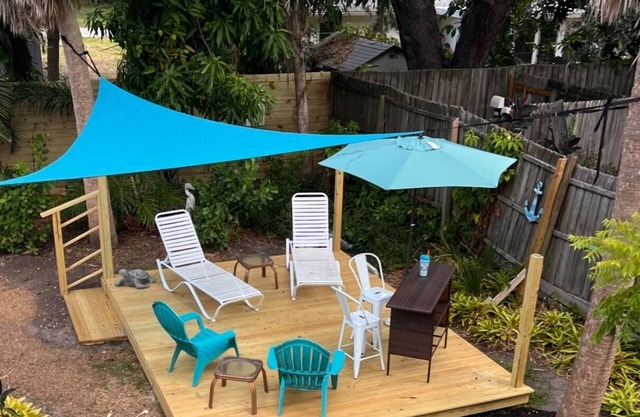 PET friendly, Newly remodeled cozy home close to beaches and historic downtown.