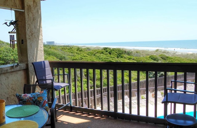 Pet friendly oceanfront condo in gated community-Lands End 214