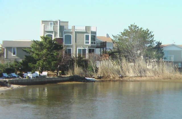 Pet Friendly. Ocean and Bay Views. Wi/Fi. Rooftop Deck. Beach Badges.