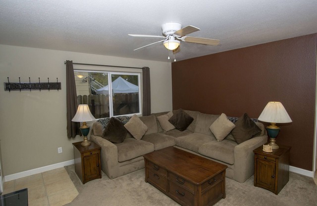 Pet-Friendly Off Street Parking Dream Rental-Centrally Located 3Bd/ 2 Bath