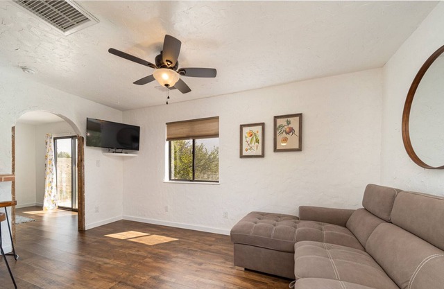 Pet Friendly Palisade Peach Paradise on Fruit & Wine Byway
