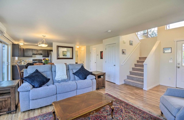 Pet-Friendly Poulsbo Abode w/Mountain Views!