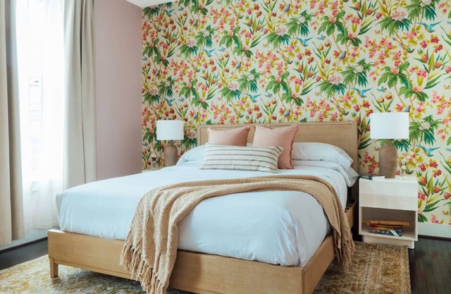 Pet-Friendly Queen Room at The Painted Lady! Free Parking, Near Vulcan Park!