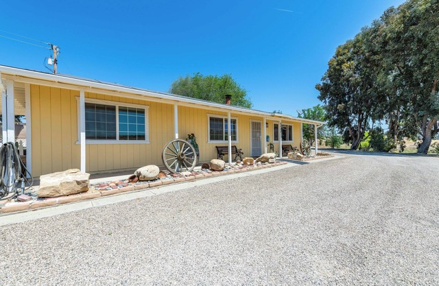 Pet Friendly Ranch with Fire Pit, BBQ and Pool!