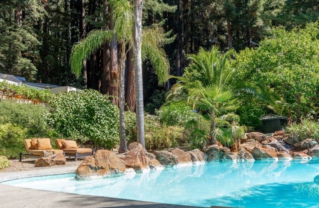 Pet Friendly Redwood Retreat w/pool (not heated)